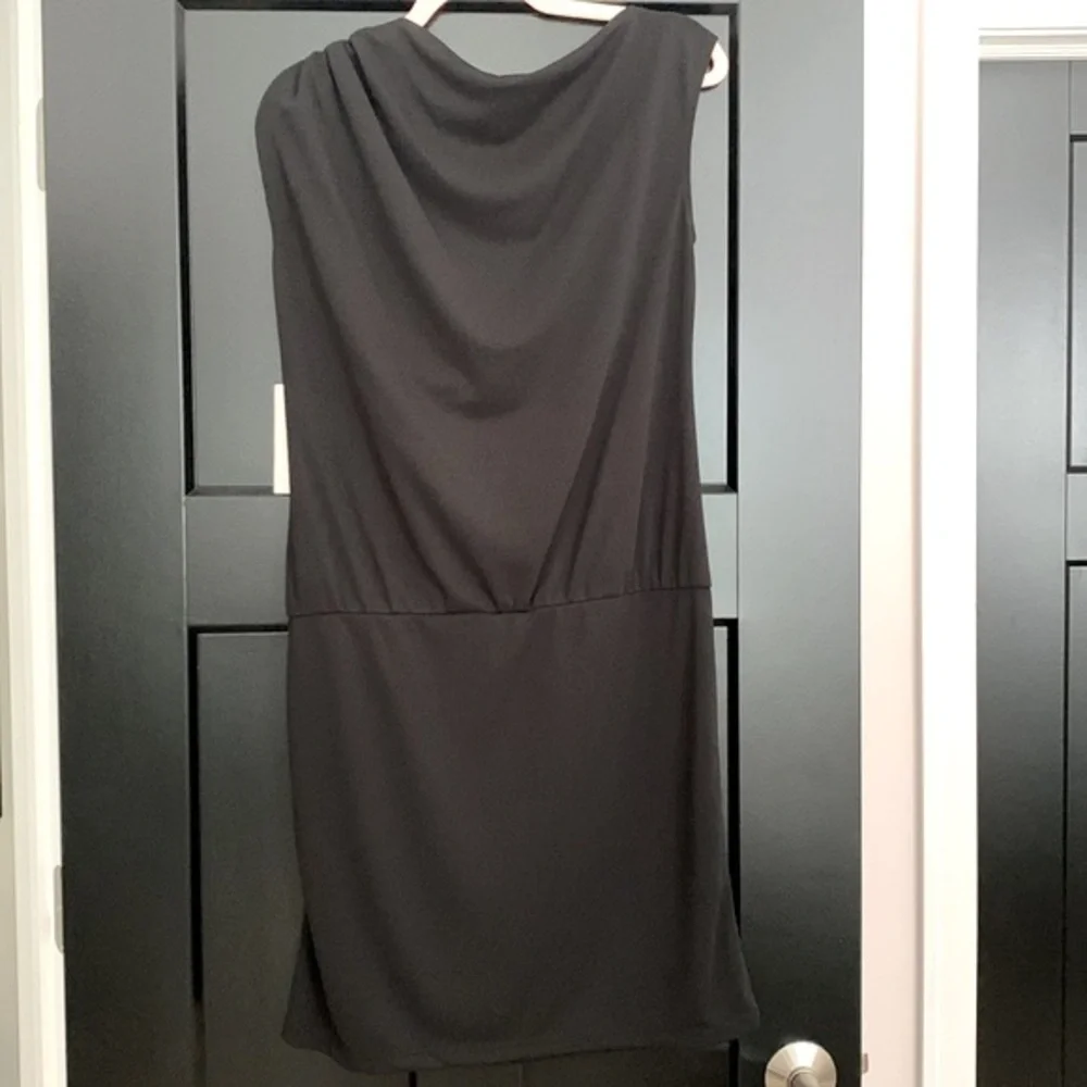 NWT Worth Little Black (Matte) Blouson Dress. One Shoulder Key Hole. Size 6